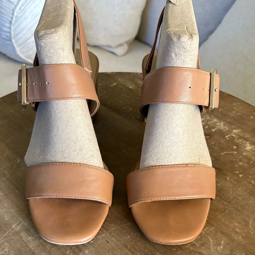 AEROSOLES Tan Heeled Sandal Minimalist Design